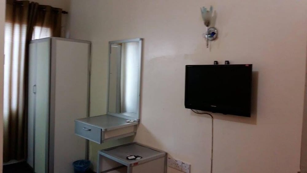 Standard Room, 1 King Bed - Photo 2