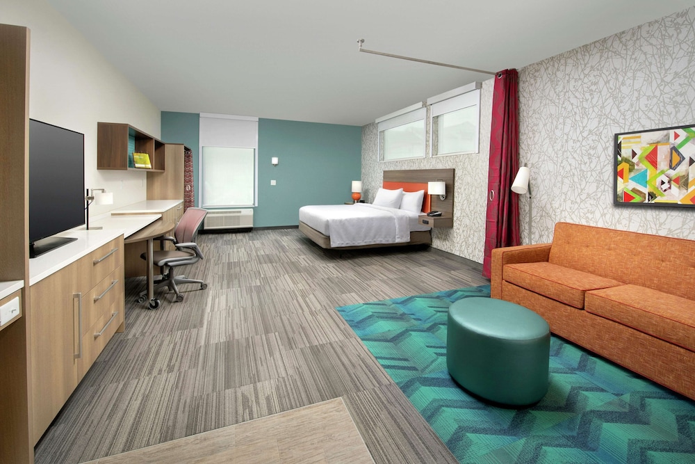 Studio, 1 King Bed, Accessible (Roll-In Shower)