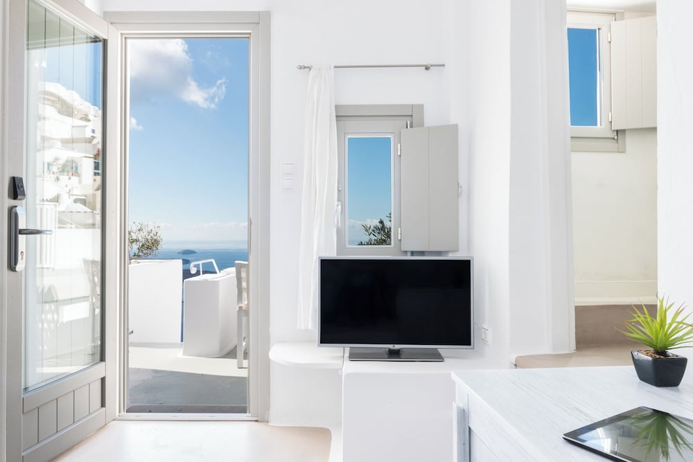 Superior Room (Caldera View) - Photo 4