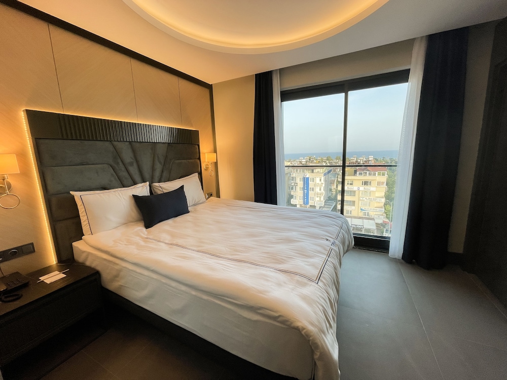 Deluxe Room, 1 King Bed, Non Smoking, Sea View