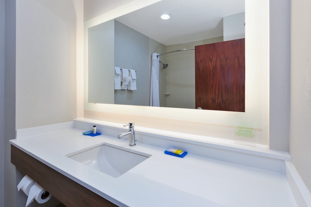 Suite, 1 King Bed (Additional Living Area) - Photo 3