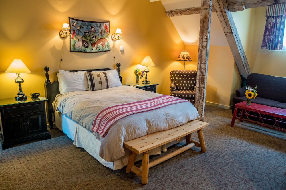 Room, 1 Queen Bed with Sofa bed (3rd Floor, Stair Access Only) photo 1