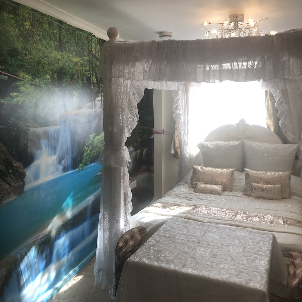 Superior Double Room (Four Poster)
