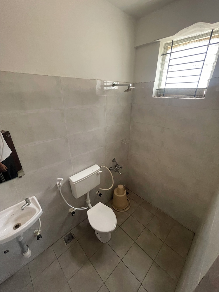 Standard Double Room - Photo 9