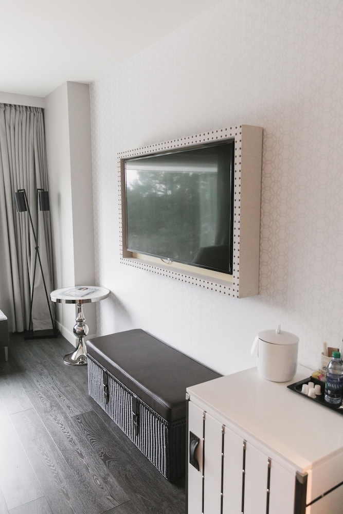 Room, 2 Queen Beds (Mobility Accessible, Tub) photo 3