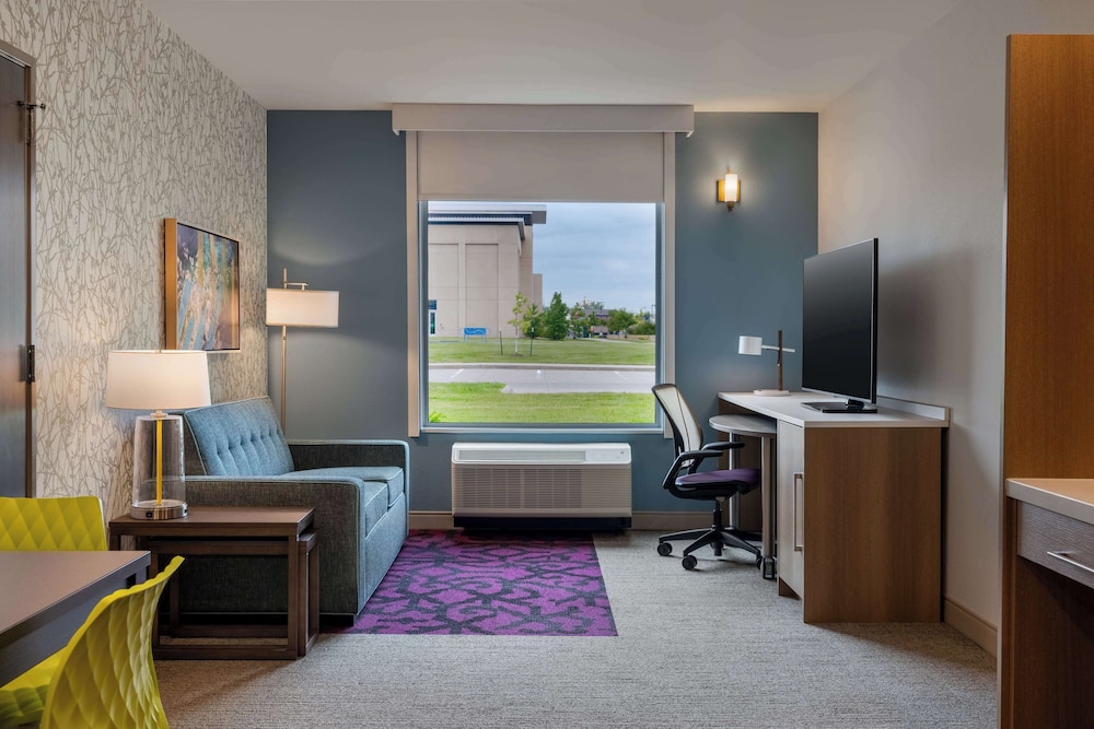 Suite, 1 King Bed, Accessible (Mobility, Roll-In Shower, 2 Room) - Photo 1