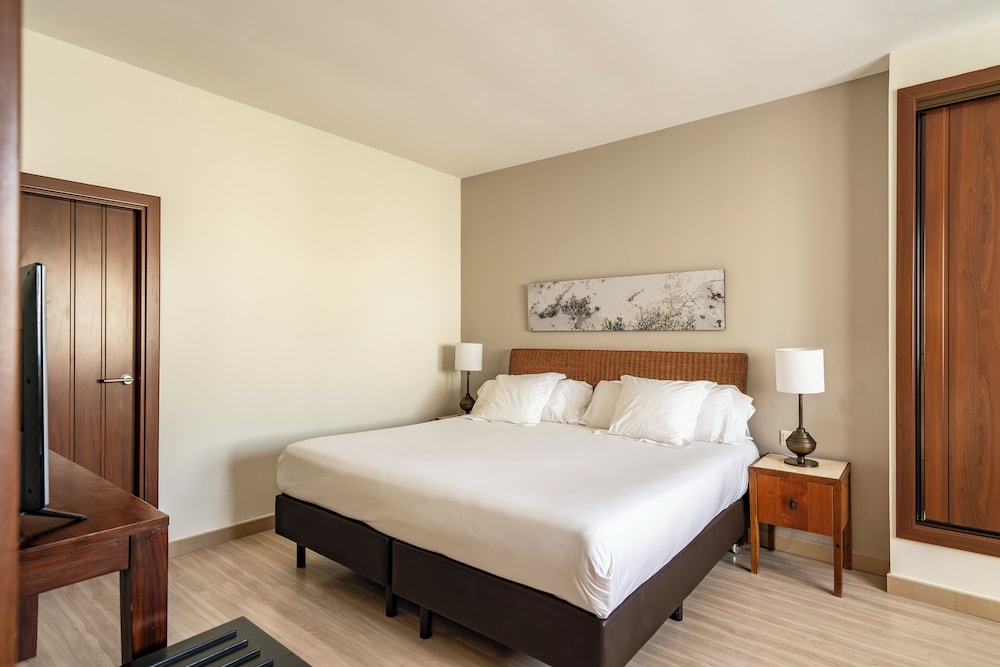 Suite, 2 Bedrooms (4 Adultos + 2 Children)