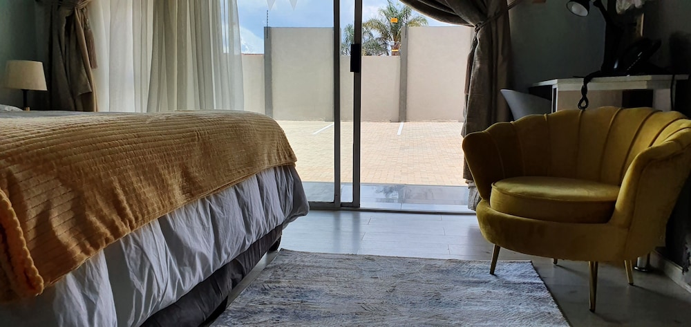 Deluxe Double Room, Courtyard View photo 3