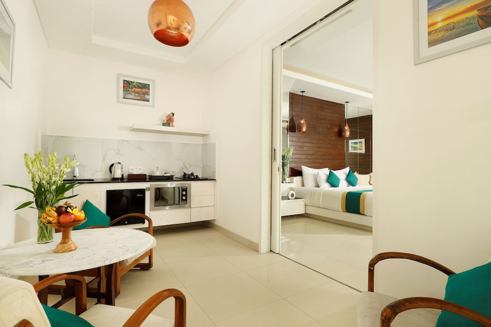 Available room thumbnail 6