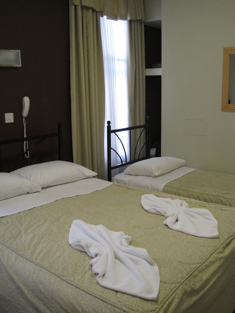 Standard Suite, Ensuite photo 3