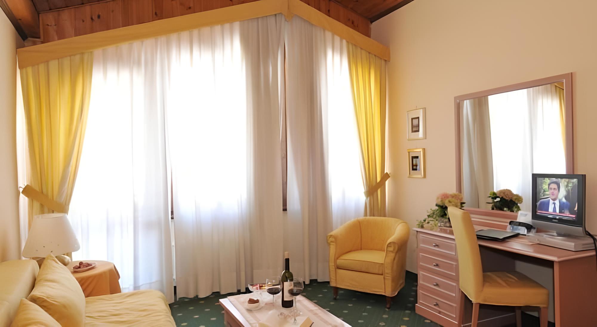 Classic Double or Twin Room photo 3