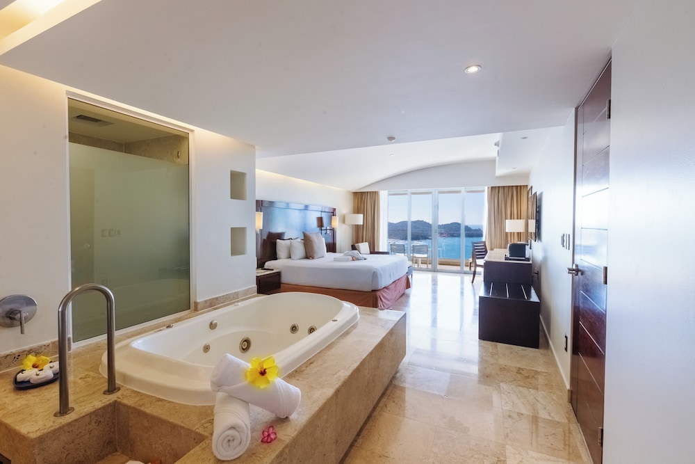 Luxury Room, 1 King Bed photo 2