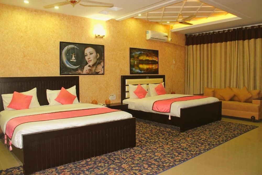 Deluxe Double or Twin Room photo 2