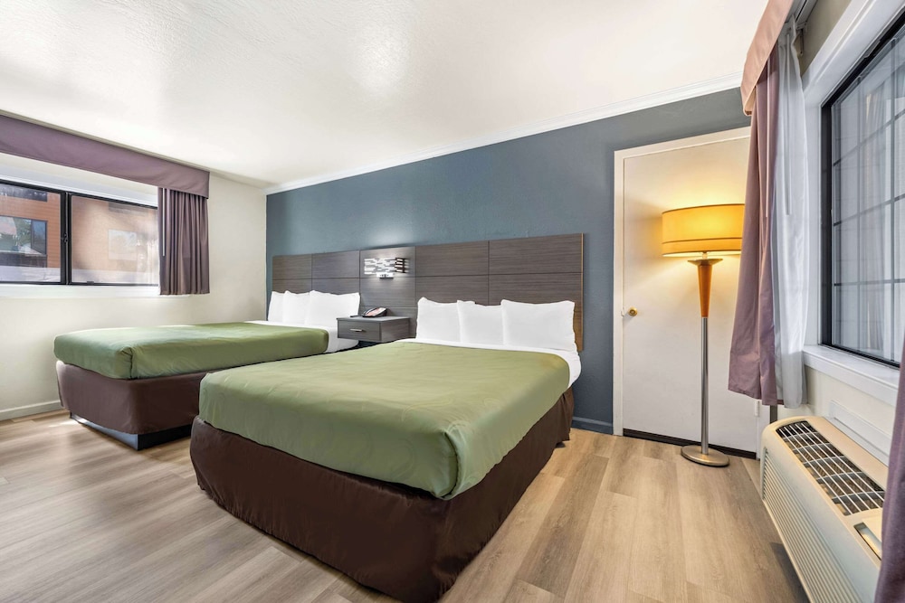Room, 2 Queen Beds, Non Smoking - Photo 1