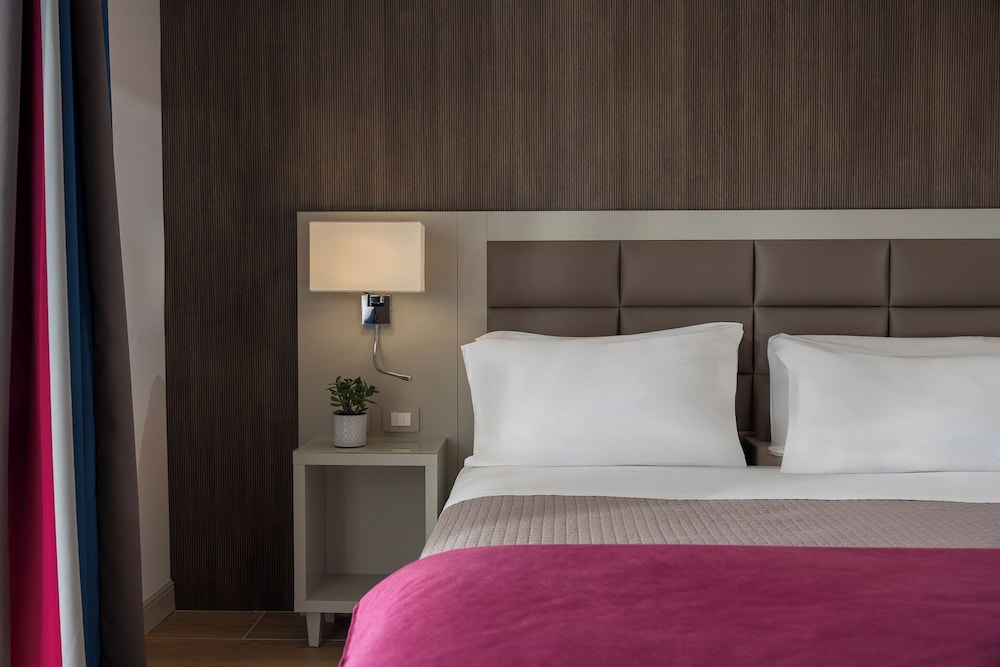 Deluxe Double or Twin Room - Photo 3