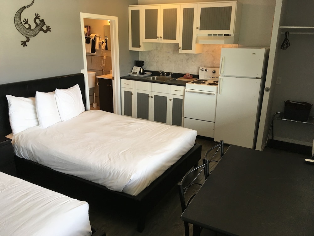 Deluxe Double Room (Upstairs) photo 2
