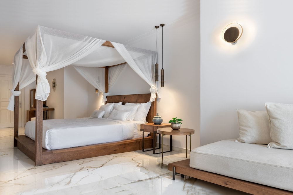 Dreamy Honeymoon Suite with Outdoor Hot Tub, Sea View - Photo 8