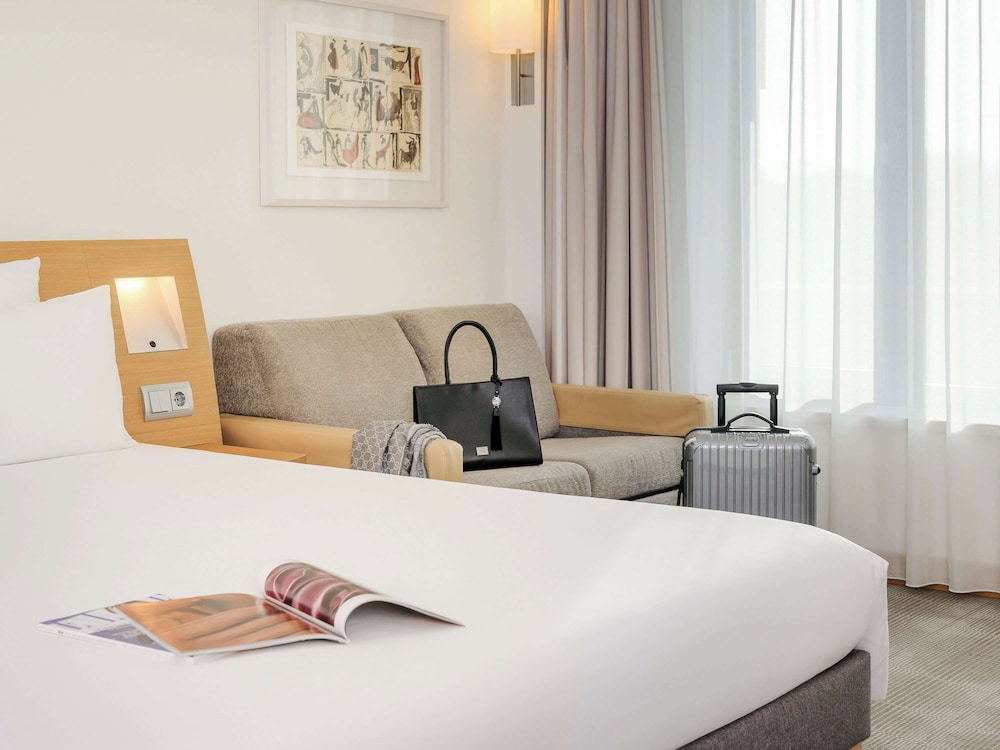 Standard Room, 1 Queen Bed photo 2