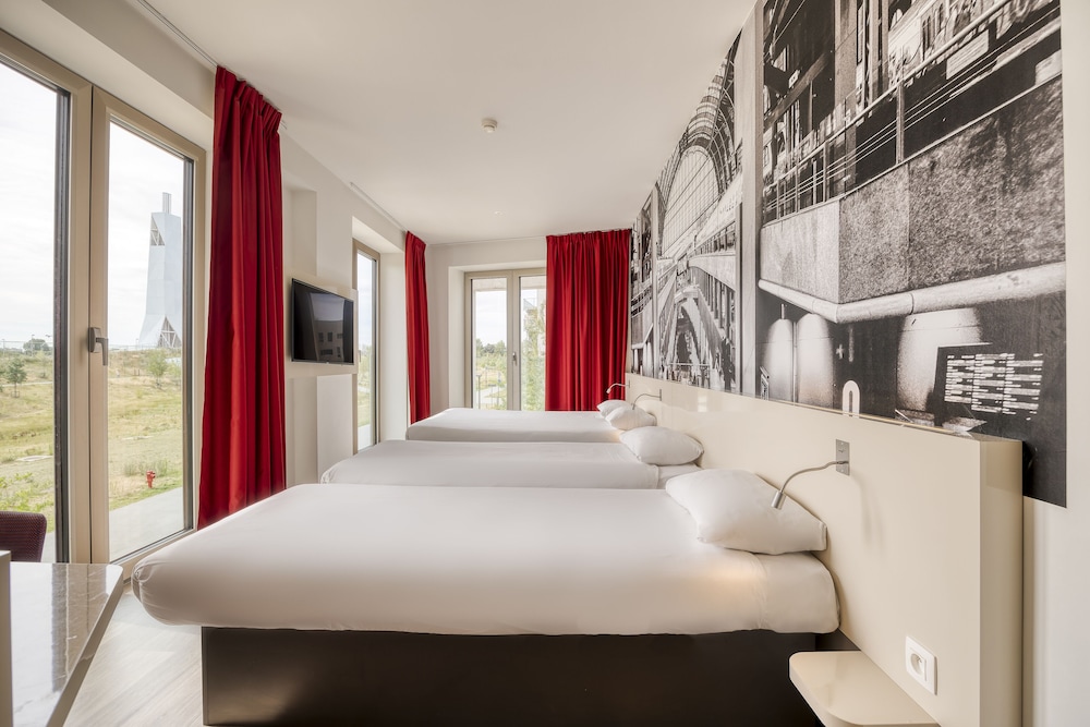 Basic Quadruple Room photo 3