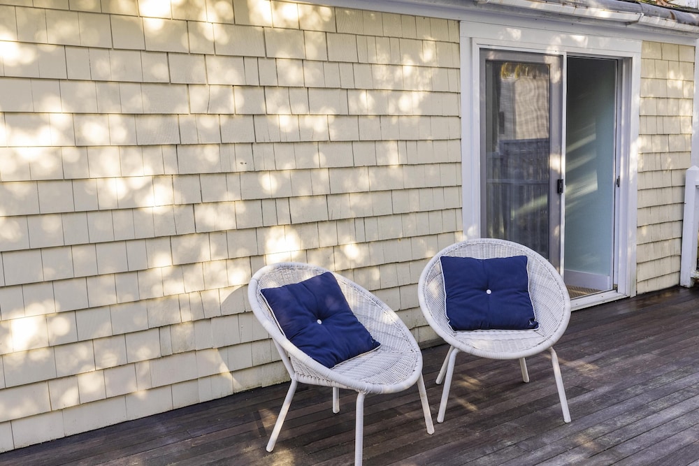 Room, 1 King Bed (Tides | Private Deck) photo 2
