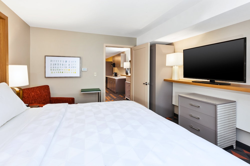 Suite, 1 Bedroom, Accessible (Communications, Accessible Tub) photo 1