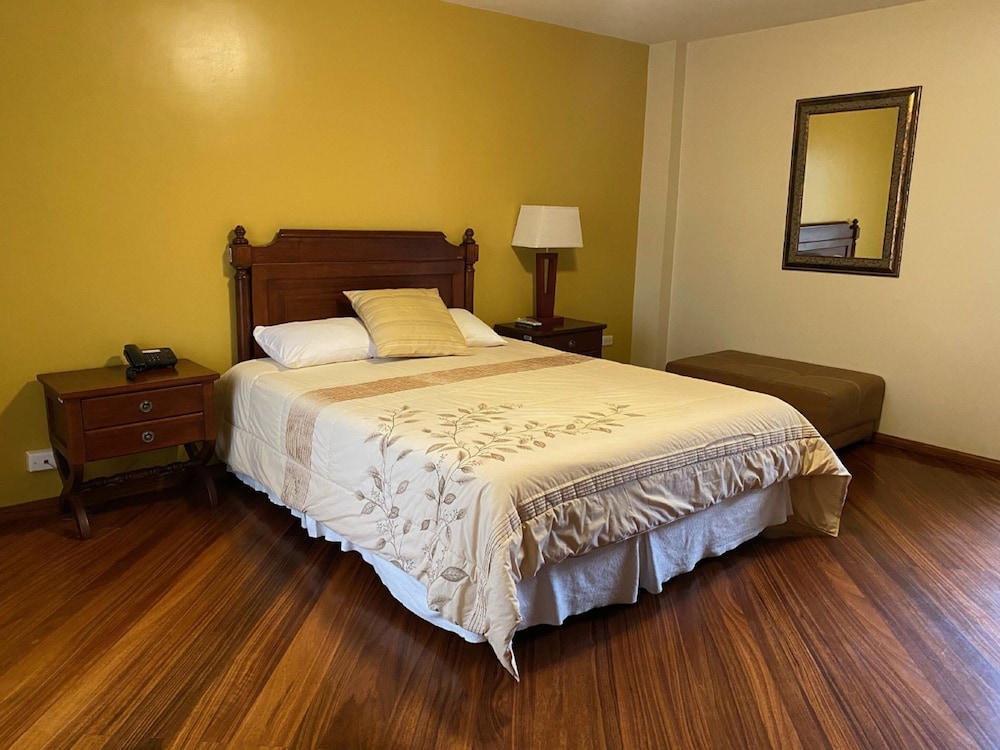Queen Room photo 3