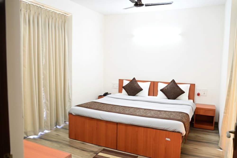 Grand Studio Suite, Hill View