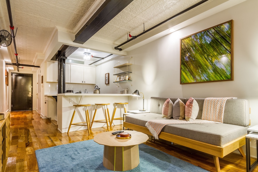 Deluxe Loft Suite with Patio (Lower Level) photo 3