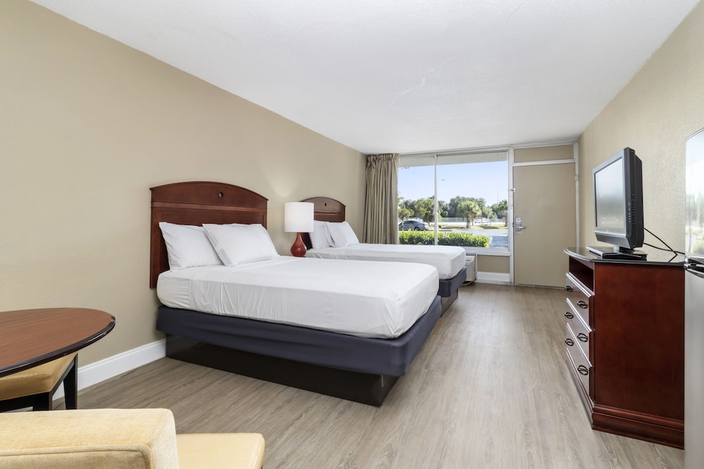 Room, 2 Double Beds, Non Smoking - Photo 3