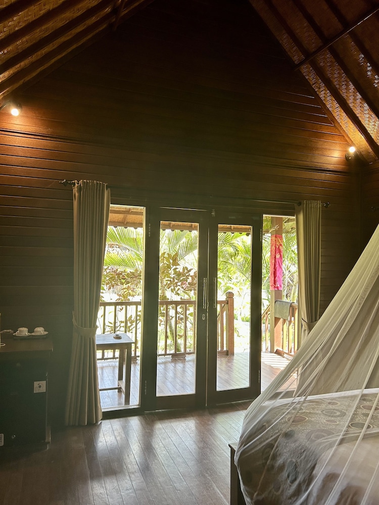 Deluxe Double Room, 1 King Bed, Balcony, Garden View photo 1