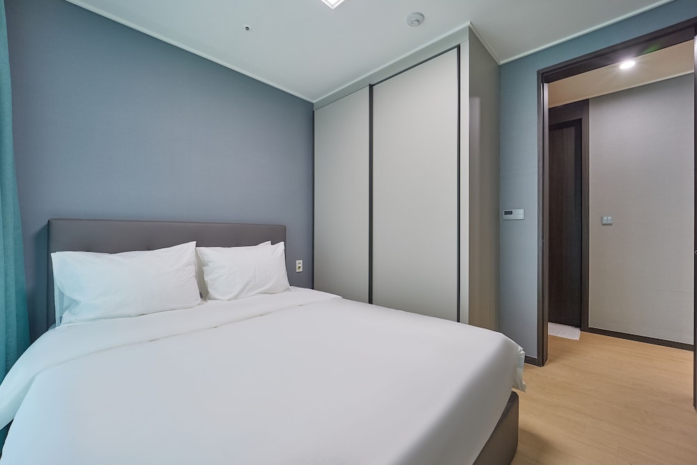 Signature Suite - Photo 2