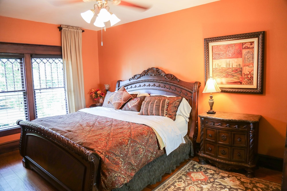 Superior Room, Ensuite, Garden View (Chisholm Trail Room)