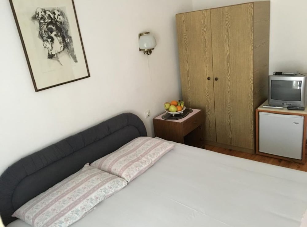 Triple Room (Triple Room 5)