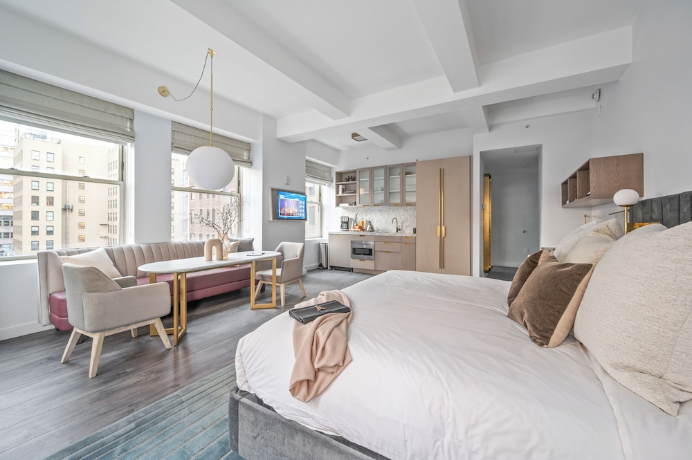 Deluxe Studio, 1 King Bed, Kitchen