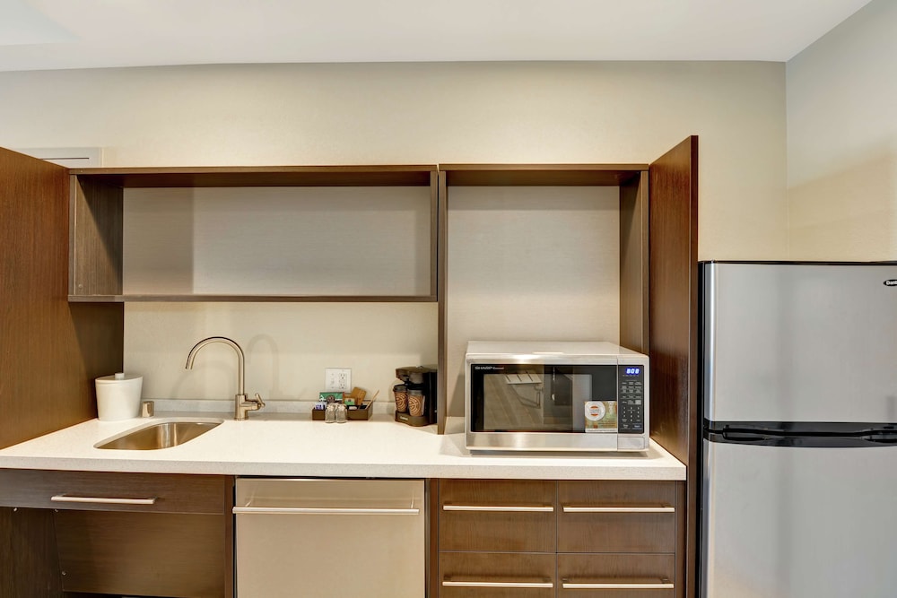 Suite, 1 King Bed, Accessible (Roll-In Shower)