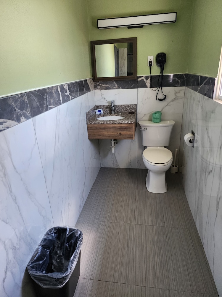 Double Room, 2 Double Beds, Non Smoking photo 2