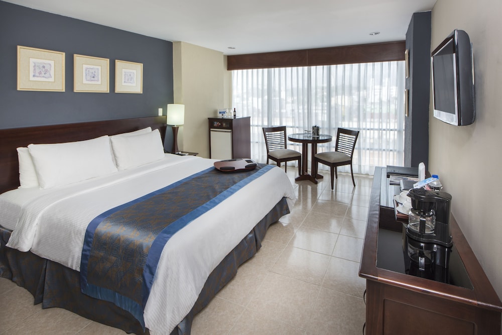 Deluxe Room - Photo 6
