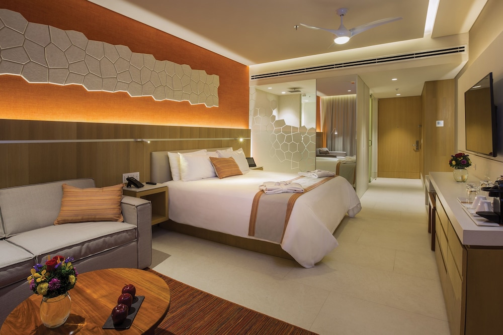 Deluxe Family Suite Golf & Ocean View