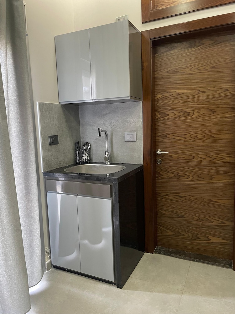 Junior Suite, 1 Queen Bed, Terrace, City View photo 3