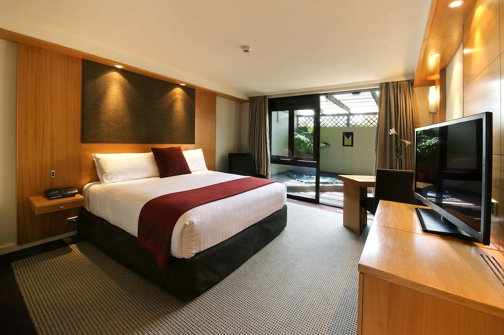 Deluxe Room, 1 King Bed, Club Lounge Access