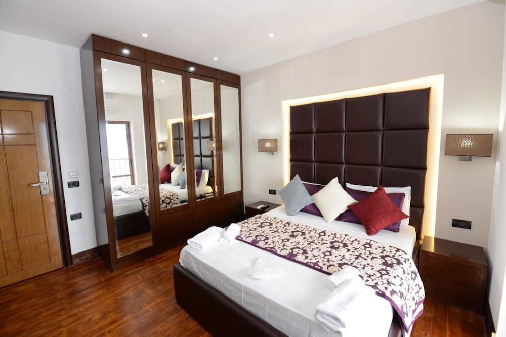 Presidential Room, Lake View photo 2