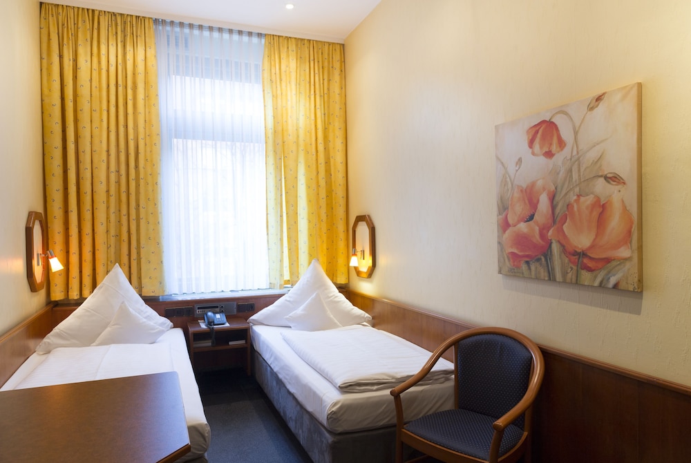 Twin Room - Photo 2