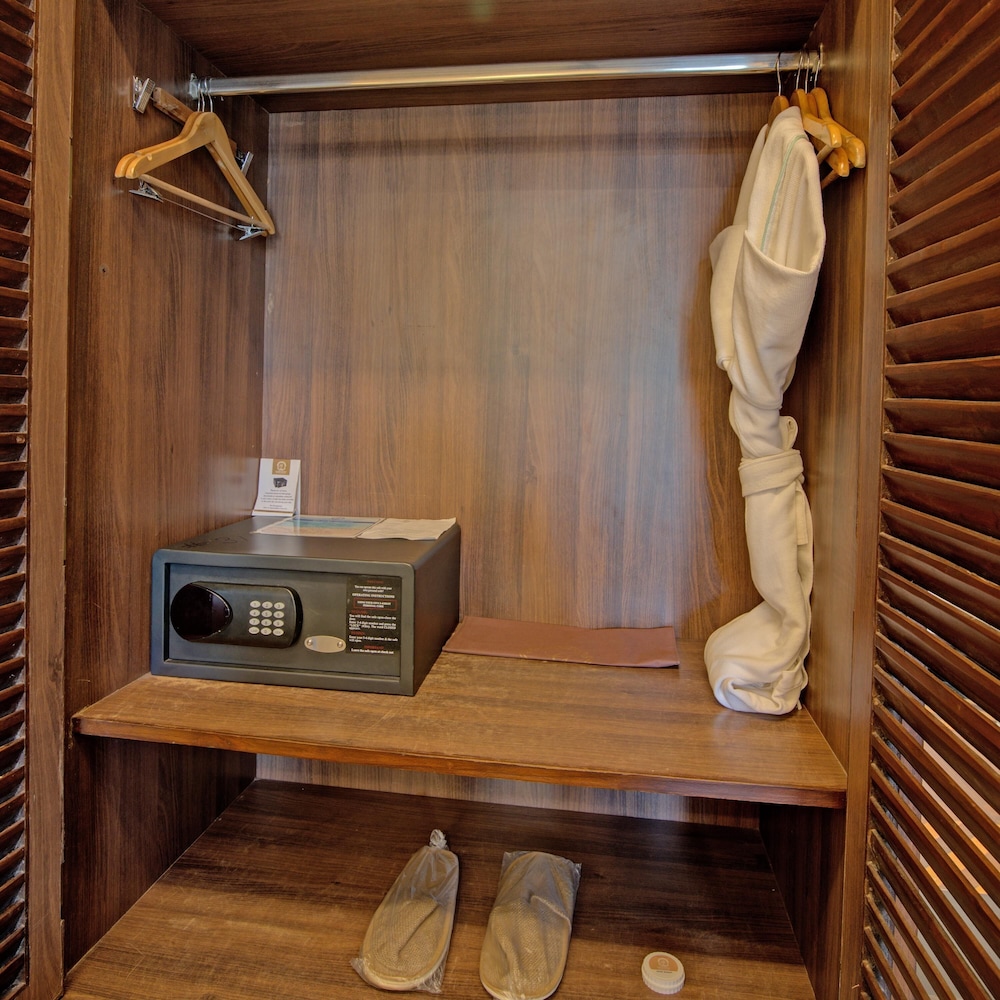 Premium Room - Photo 6