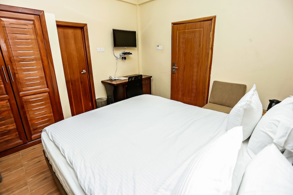 Standard Room, 1 Queen Bed, Non Smoking