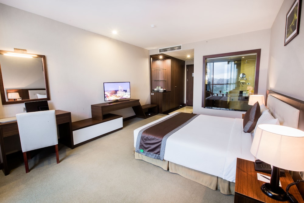 Deluxe King Room photo 1