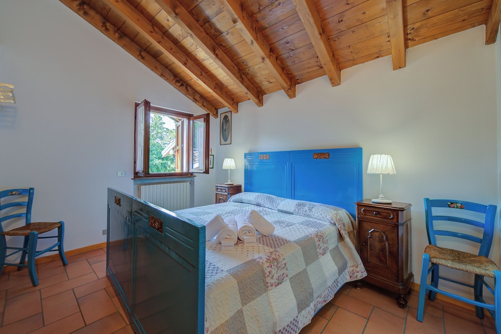 Family Villa, Multiple Bedrooms, Mountainside (Villa Il Castagno Few Min From Beach) photo 1