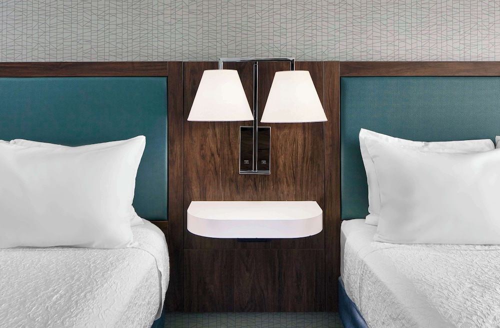 Room, 2 Queen Beds, Accessible, Bathtub (Mobility & Hearing) - Photo 4