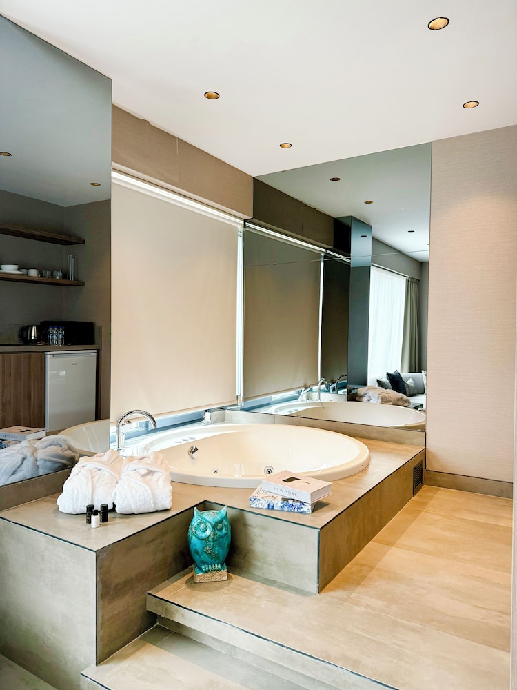 Jacuzzi Suite Sea view photo 3