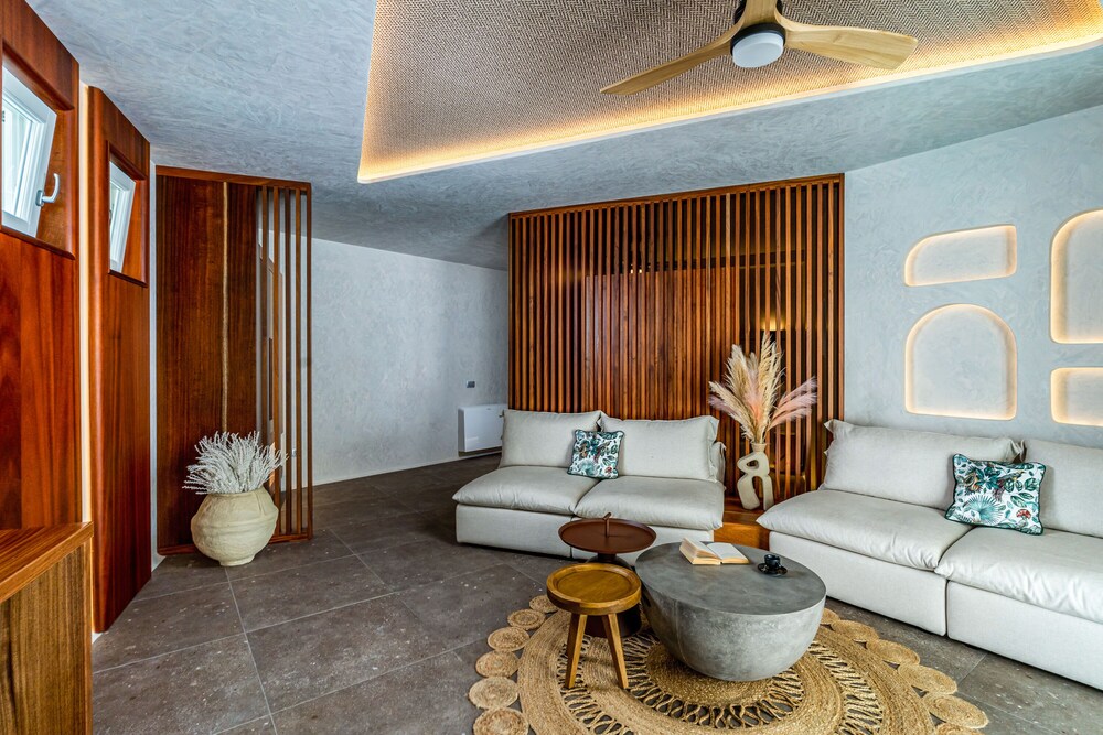 Suite with heated plunge pool - Photo 12