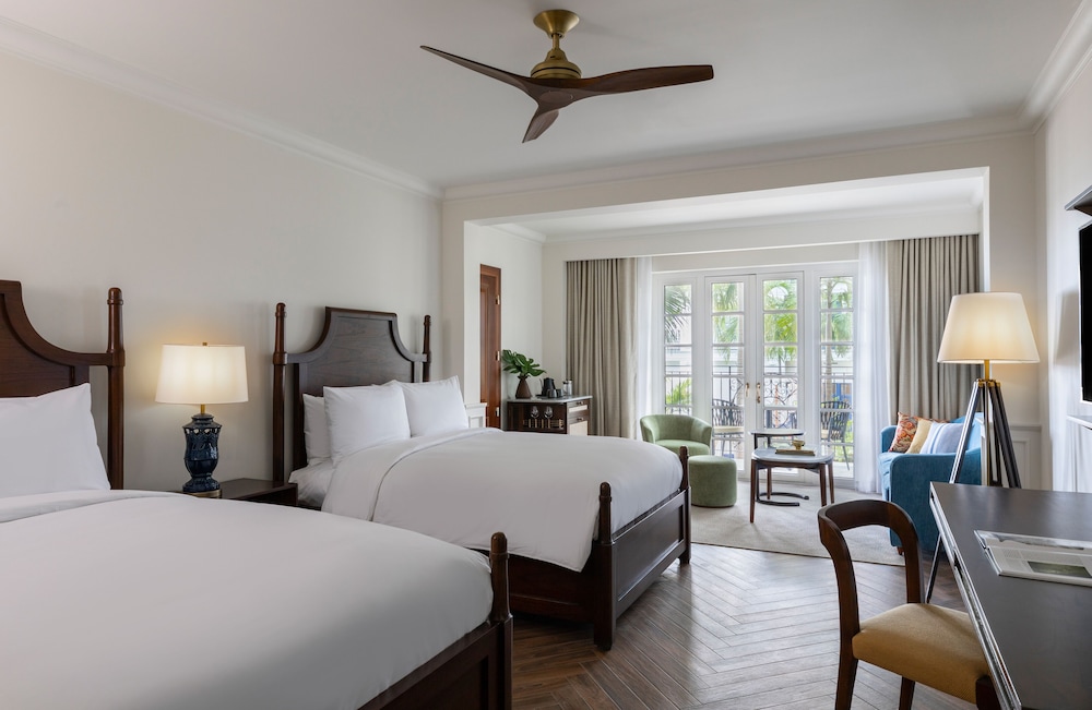 Prestige Duplex Suite with One King Bed and City View